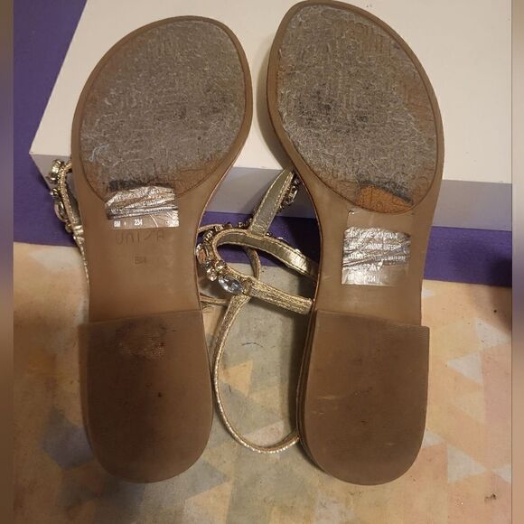 Unisa Gold Leather Rhinestone Jeweled T-Strap Flat Sandals sz.8 MSRP $120 - Picture 6 of 6